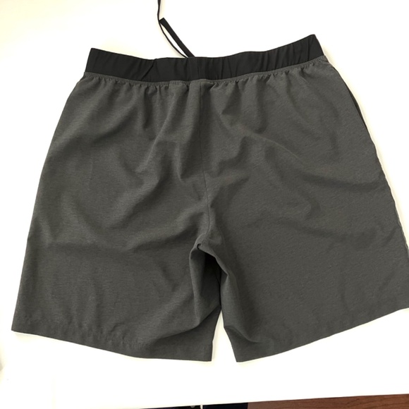 ASICS Men's XL Gray with Black Workout Shorts MEN'S 9IN ASICS MIXER SHORT - Picture 13 of 14